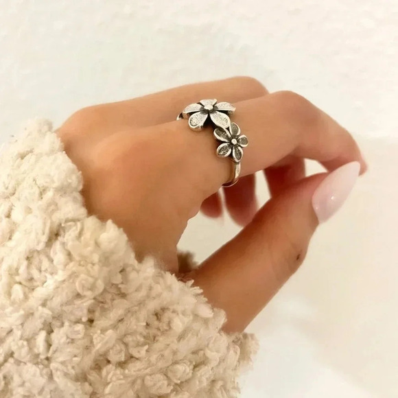 925 Sterling Silver Vintage Flower Ring Dainty Minimalist Ring - Picture 7 of 11